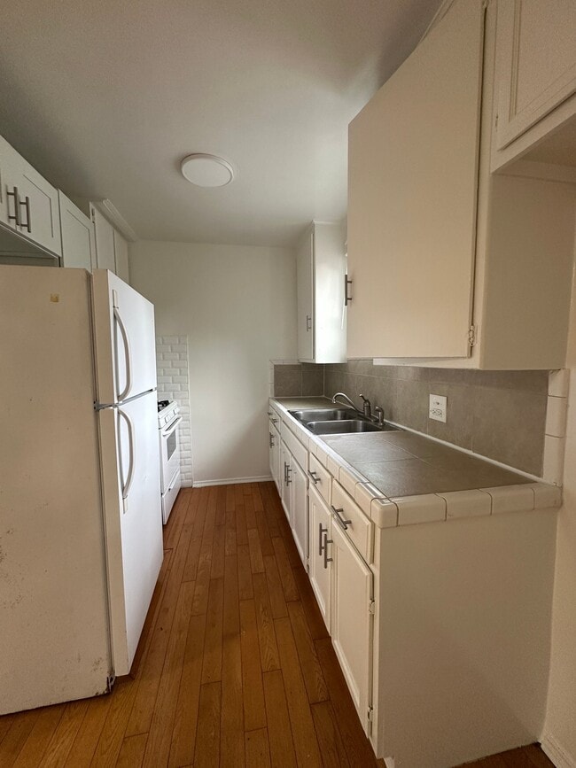 Photo - 1737 N Sycamore Ave Unidad 211