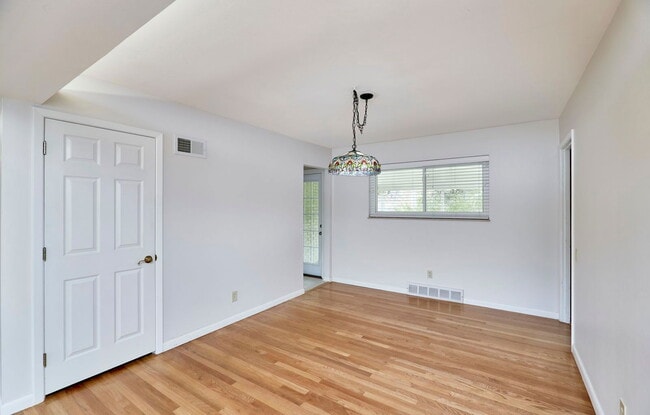 Photo - 9210 Medallion Ct