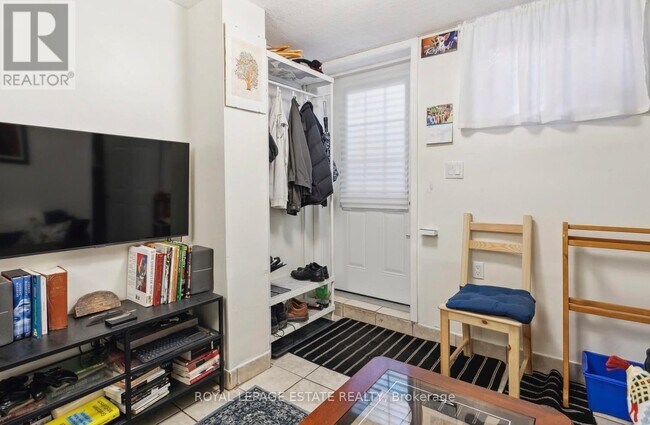 Photo - 1 Saraband St