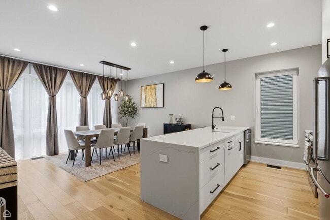 Photo - 2137 W Ohio St Unit 1