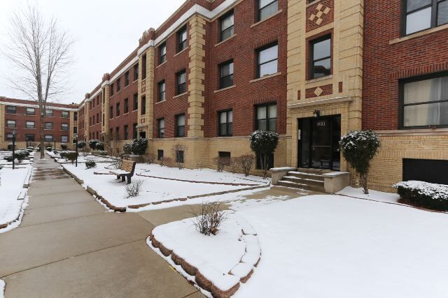 Building Photo - 836 W Waveland Rental