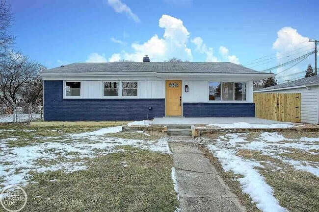 Photo - 47705 Roland St