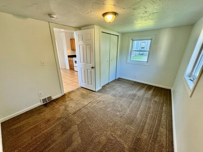 Photo - 5 Bedroom House - Available for Fall 2026 - Across from EMU!