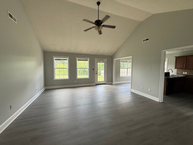 Photo - Spacious 3 bedroom, 2 bath house near GM, Magna, and Industrial Park.