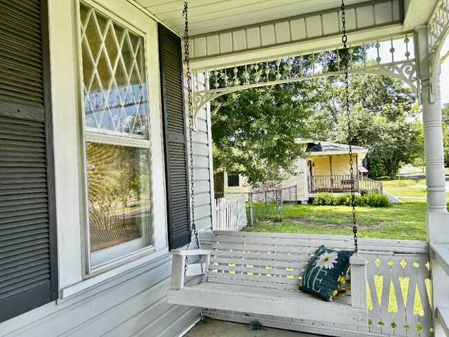 Photo - 505 Bon Ami St