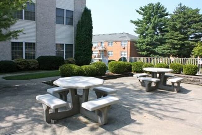 Vail Manor - 55+