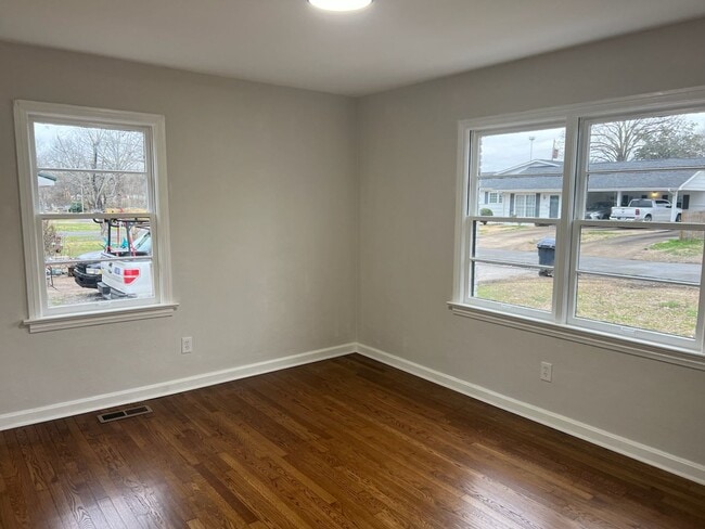 1027 Floyd Dr