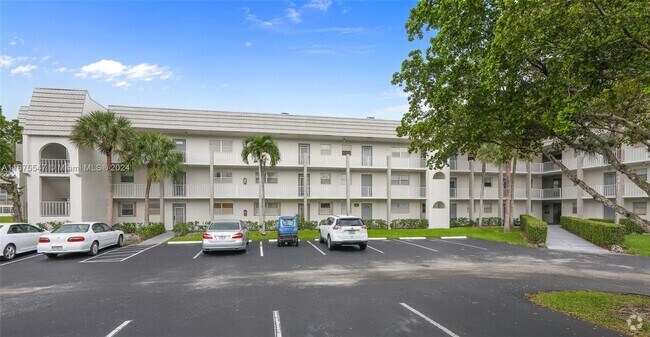 Building Photo - 8510 Sunrise Lakes Blvd Unit 202 Rental