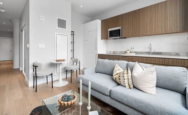 Building Photo - 456 W 19th St Unit 7D Rental