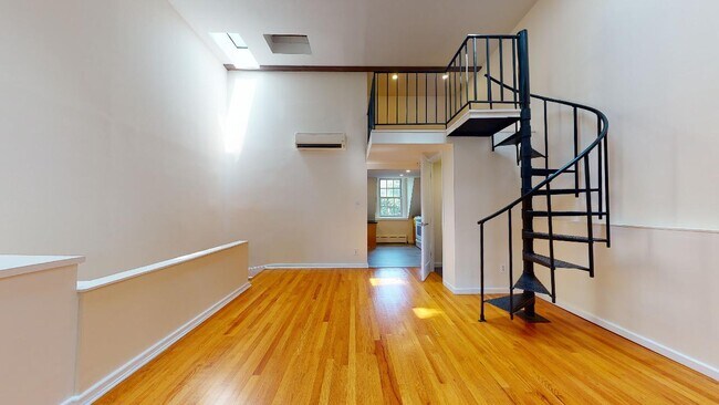 Photo - 382 Burns St