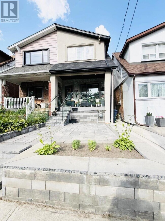 Photo - 383 Coxwell Ave