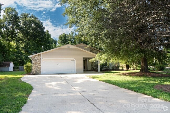 Building Photo - 500 Kirby Ln Rental