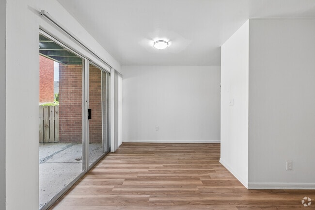Studio - 500SF - Dining Area