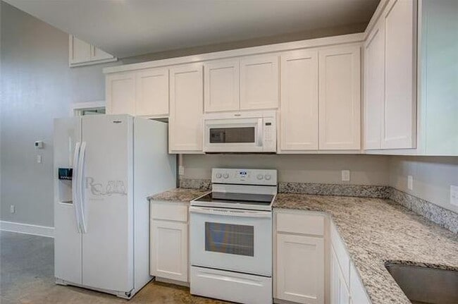 Photo - 703 Maple St