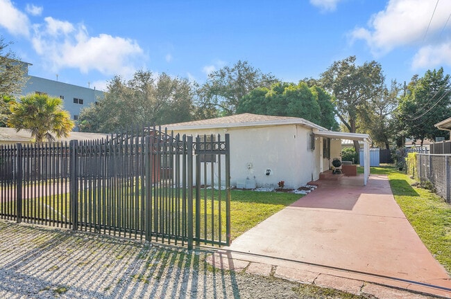 Photo - 1646 NE 150th St Unit 1