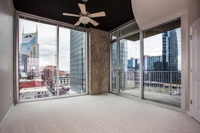 Building Photo - Stunning Downtown Views From 2BR 2BA Corne...