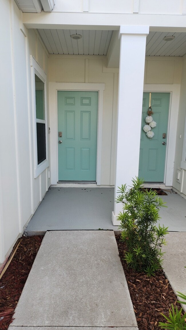 Photo - Beautiful Townhome in Waterford Lakes 2 Bedroom 2.5 baths and 1 Car Garage