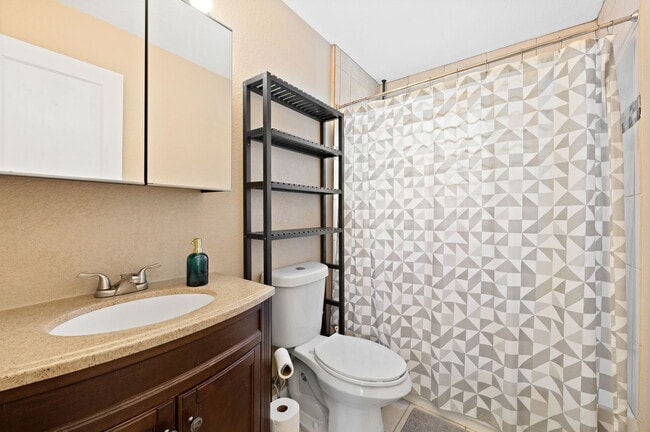 Photo - 136 E 5th Ave