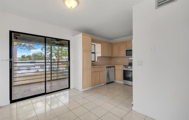 Photo - 5894 Longbow Ln Unit 6