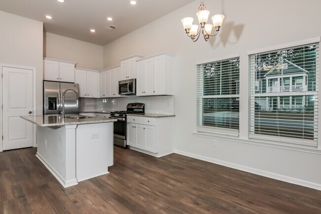 Photo - 476 Craigflower Ct