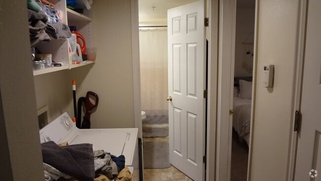 Building Photo - Perfect One Bedroom next to Provo Rec Cent... Unit 672 207 Rental
