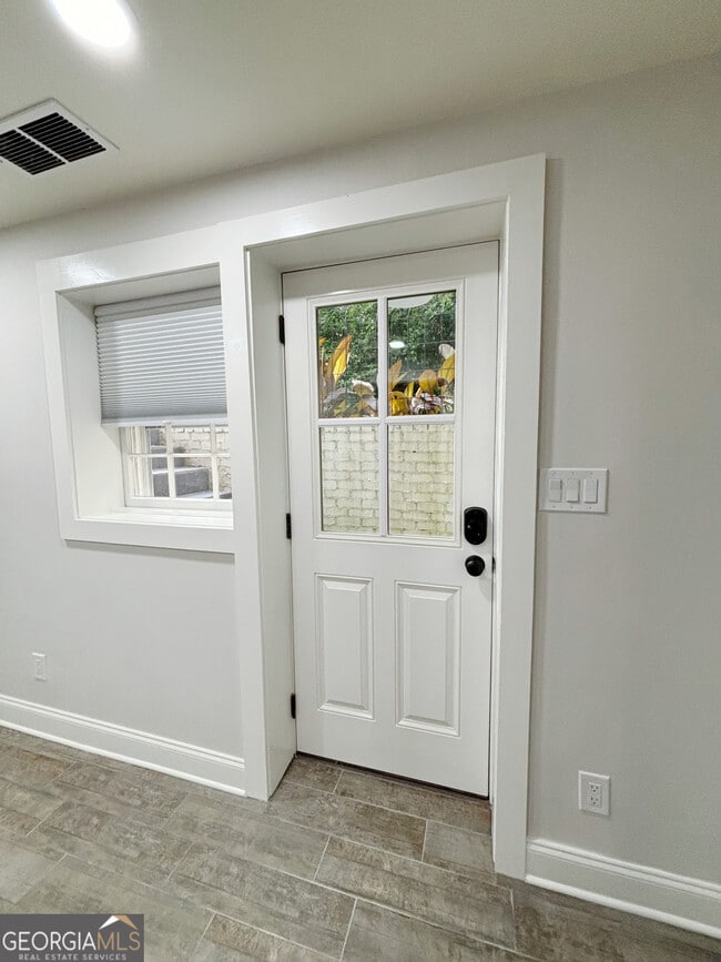 Photo - 785 Weatherly Ln NW
