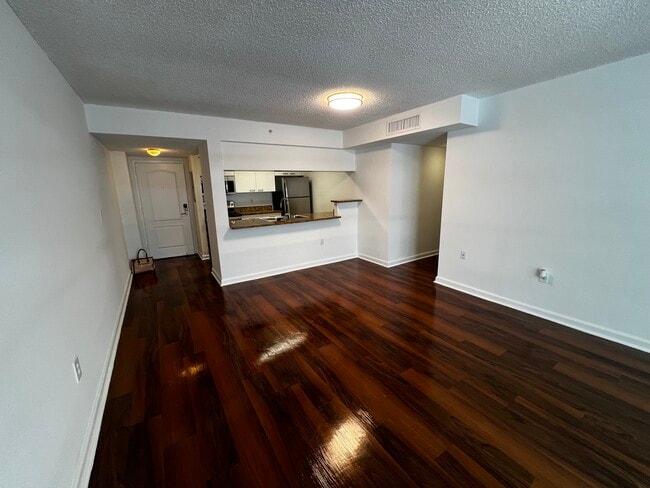 Building Photo - 349 NE 33rd St Unit B2 Rental