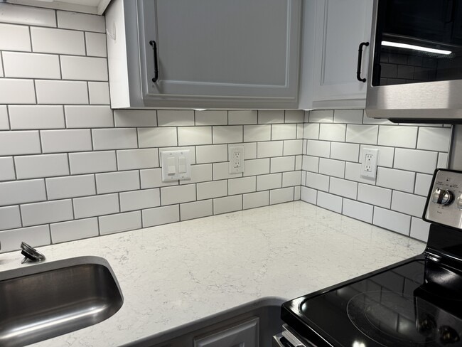 Under Cabinet Lighting - 1321 Lake Dr W Unit 313