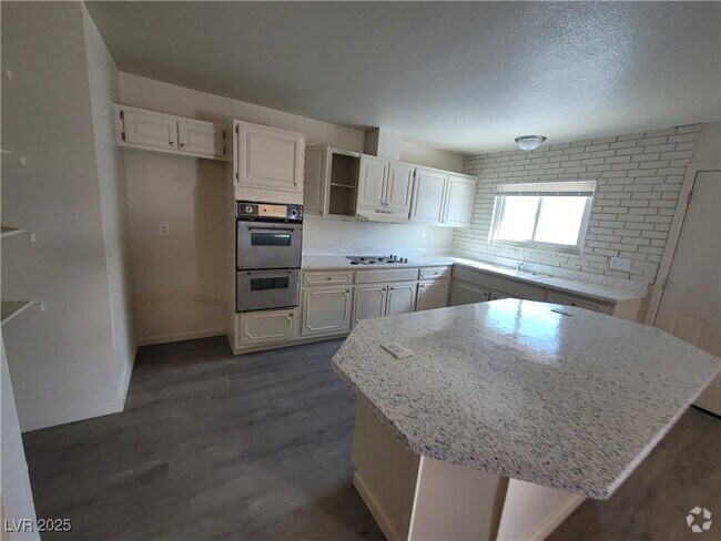 Building Photo - 3749 Ponderosa St Rental