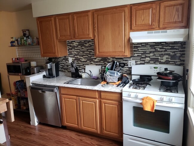 Photo - 5646 Woodmont St