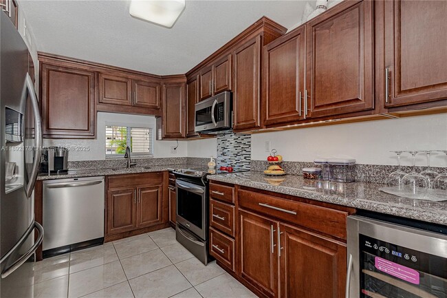 Building Photo - 9410 N Hollybrook Lake Dr Unit 109