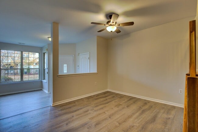 Photo - 1302 Foxmeadow Cir