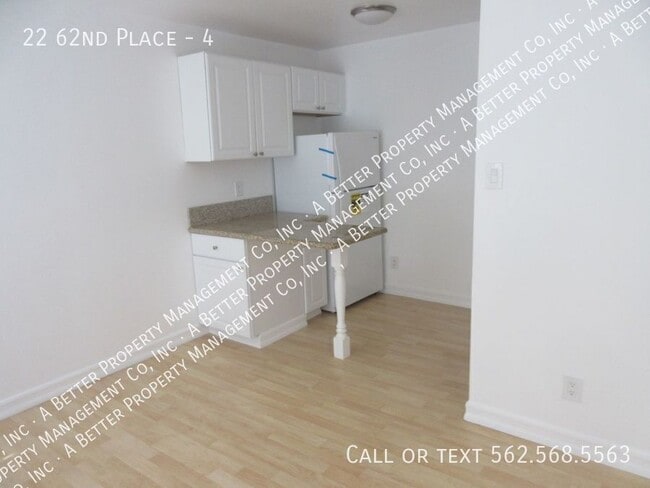 Building Photo - 22 62nd Pl Unit 4