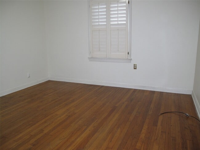 Photo - 5125 Locust St