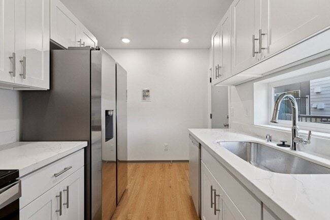 Photo - Brand-new 6B3B Townhouse near UW starts fr...