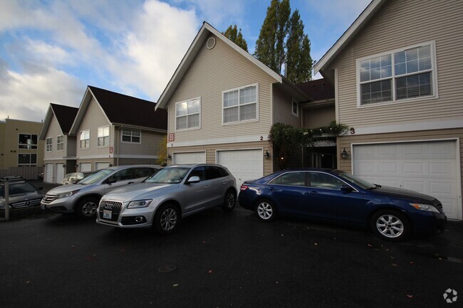 Building Photo - Urban Townhouse Overlooking Judkins Park