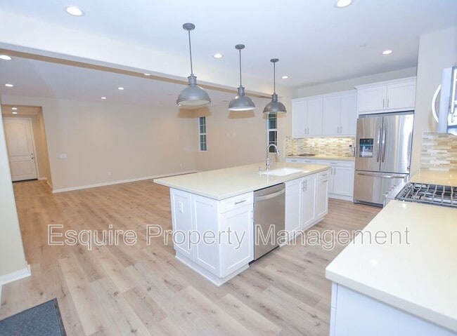 Photo - 2725 Navajo St