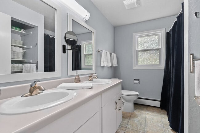 Photo - 733 W 4th St Unit SI ID1296521P