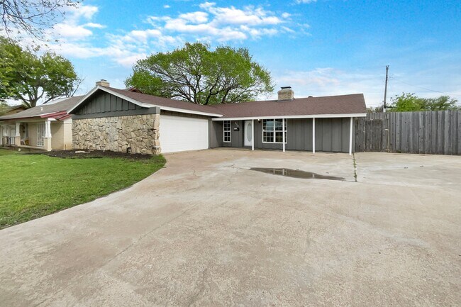 Photo - 2110 W Northgate Dr