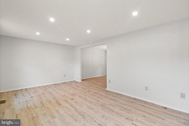 Building Photo - 8084 Winding Way Ct Rental