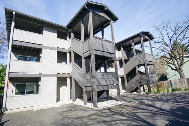 Modern 2 Bedroom with DW, W/D, Patio + Pet... - Modern 2 Bedroom with DW, W/D, Patio + Pet... Apartment Unit 104