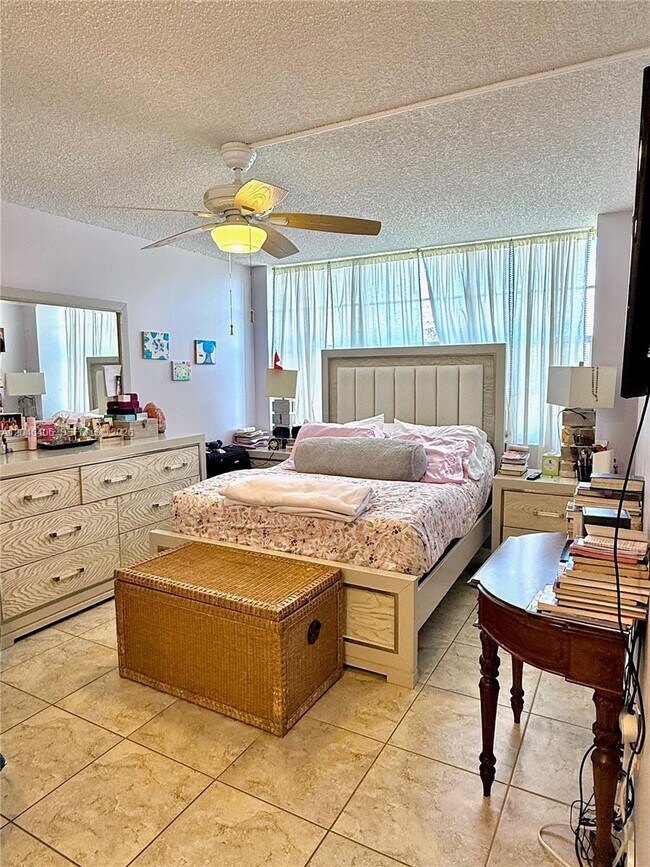 1300 St Charles Pl Unit 402