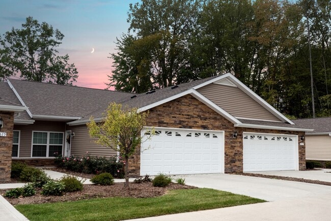 Building Photo - Redwood Noblesville Harewood Drive N Rental