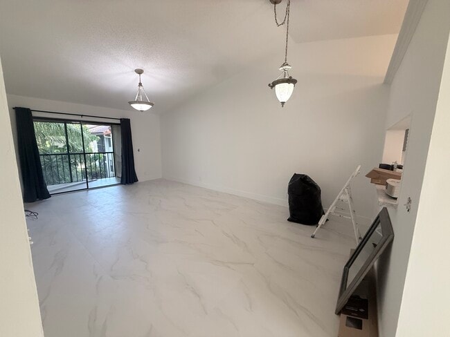 Fotografía del edificio - 22124 Palms Way Unidad 205