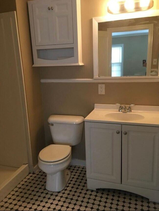 Photo - 325 E Northside Dr