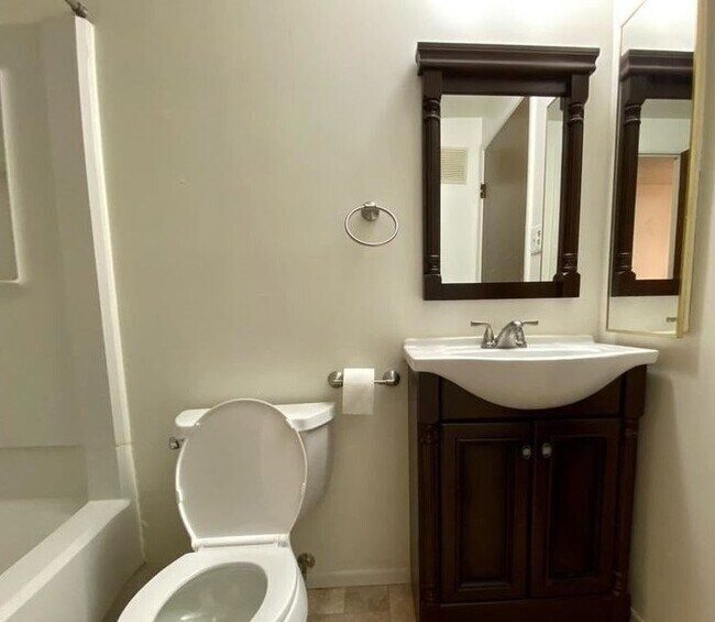 Photo - "Charming 2-Bed Condo Retreat with Modern Comfort in Imperial, PA!"