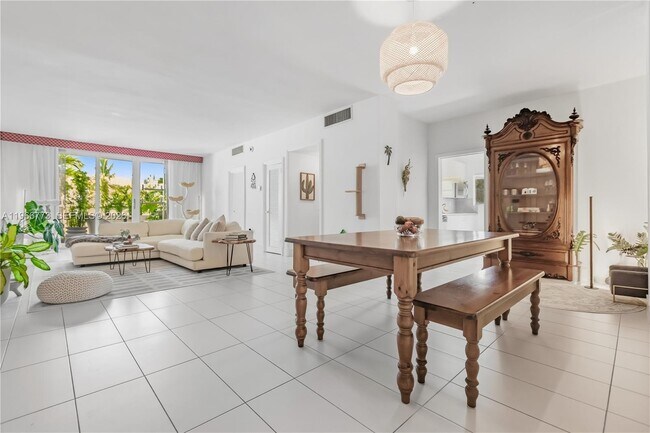 Photo - 5001 Collins Ave Unit 1K