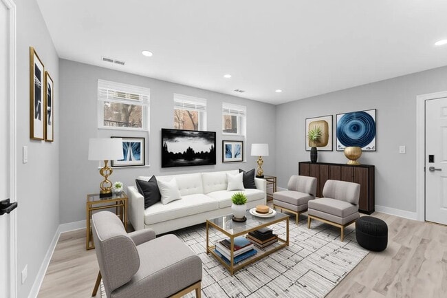 Building Photo - 7428 N Rogers Ave Unit 1E