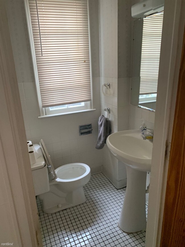 Photo - 4 br, 1.5 bath House - 648 Gunson St