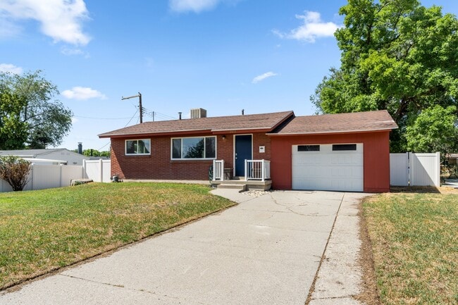 Photo - 1431 E 4080 S House